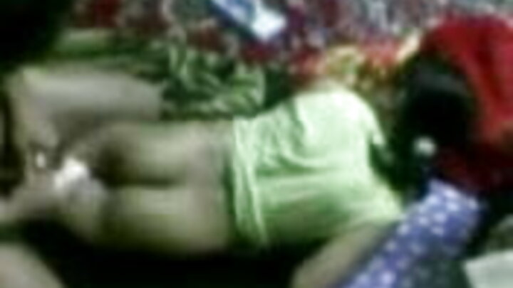 MILF Shalina Divine ayaa dhididka ku xoqday laba nin