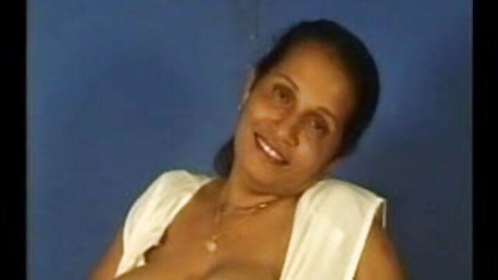 Nikole Aasiyaan ah oo ku raaxaysatay nin weyn oo madow