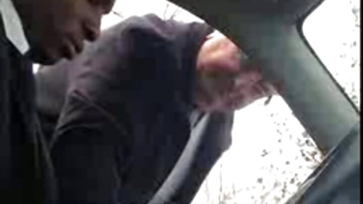 Hooyo soddog ah ayaa ku farxisay wiilkeeda soddogga ah galmo aad u fool xun.