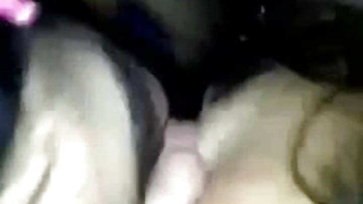 Nin Ruush ah ayaa galmooday gabadh qurux badan oo ku jirta boosas kala duwan