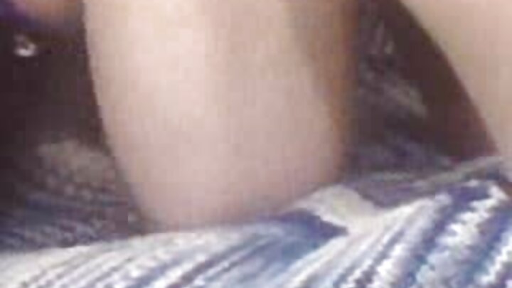 Qurux Kelly Collins ayaa nin madow oo muruq badan ku khiyaanaysay
