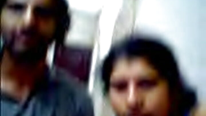 Nin bunni ah ayaa galmo qallafsan ku sameynaya qof qalaad oo wadada jooga