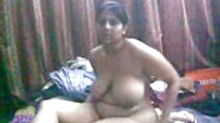 Filim qaawan oo Ruush ah oo muujinaya madax cas oo galmo la sameynaya nin