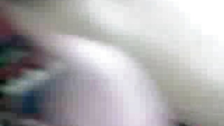 Nuria oo ah gabadh bunni ah oo kulul ayaa nin u ogolaanaysa inuu dabada ku xoqo