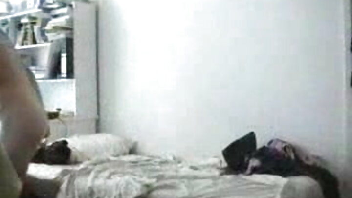 Macallin luqadda Ruushka ah ayaa qof qalaad ku galmooday.