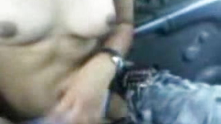 Blonde Braylin Bailey oo buslaynaya nin madow ah