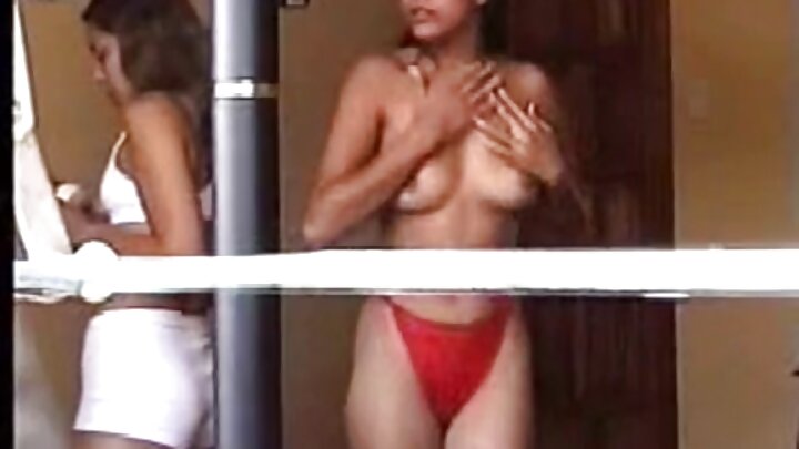 Brunette Lola Rose oo si xirfad leh u galmoota nin weyn