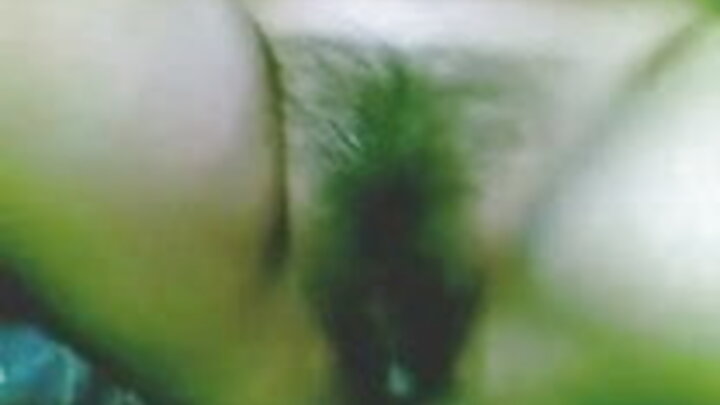 Nin wuu caajisaa oo wuxuu khashkhashaa walaashiis
