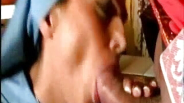Galmo guri lagu sameeyay oo lagu soo bandhigay gabar madax cas oo galmo la sameyneysa qof qalaad