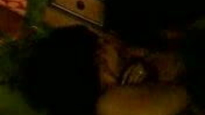 Gabadh timo qaloocan leh ayaa nin madow ku galmooday