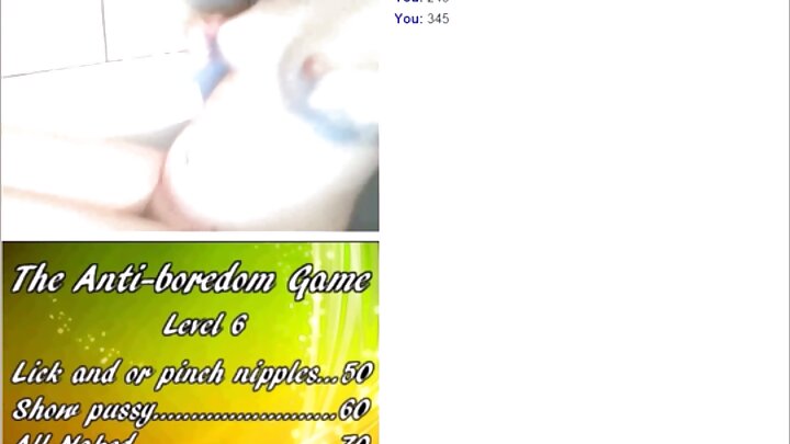 Gabadh ayaa siilkeeda ku sasabaysa ka hor inta aysan iskuulka aadin