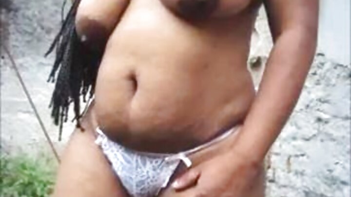 Nin dhallinyaro ah oo timo cad leh ayaa siilka ku galmooday.