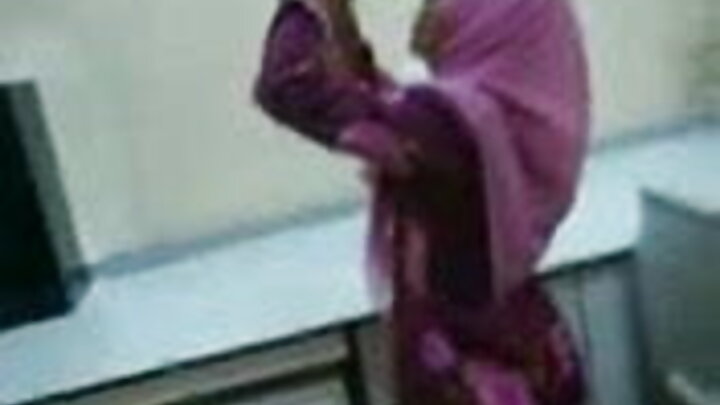 Raggu waxay gabadh nacas ah ku galmoodeen laba gus.