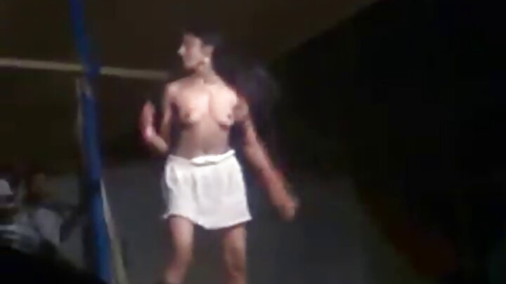 Saaxiib ayaa galmo la sameynaya bowdadiisa dhexda bowdadiisa quruxda badan