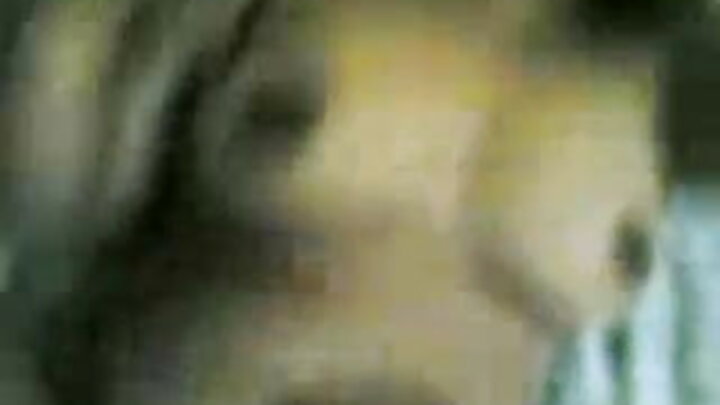 Blonde Cecilia Taylor oo nin u dhashay Cecilia Taylor oo nin u dhashay laba nin oo madow ku khiyaantay