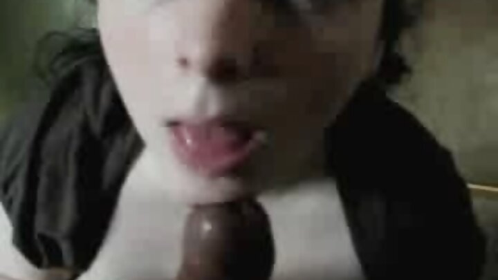 Bitch Holly Hotwife oo ninkeeda ku khiyaanaysa laba nin oo madow ah