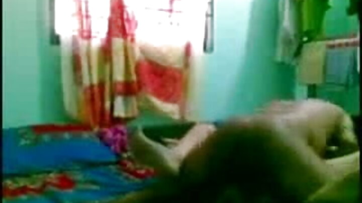 Gabadh qurux badan ayaa fuula siilka walaalkeed