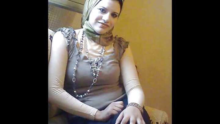 Gabadh qurux badan ku galmooday saaxiibtiis ka badan ku galmooday siilka