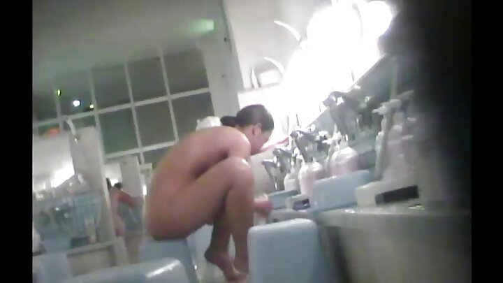 Gabdho qurux badan oo timo cad ah ayaa saaxiibkeed ku khiyaamaysa walaalkeed