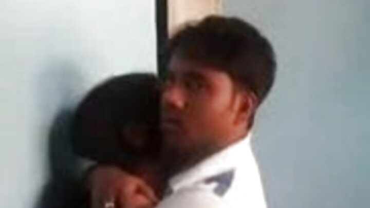 Anna Claire Clouds oo qurux badan ayaa nin timo cad leh ku xumeysay