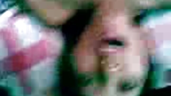 Nin timo cad leh ayaa si xirfad leh u sakhraansanaysa nin ay jeceshahay