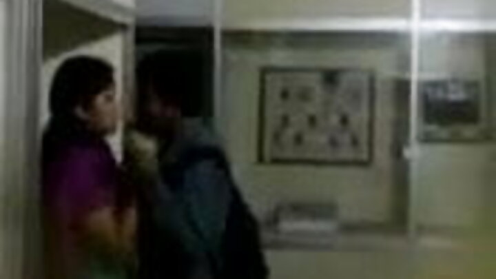 Blonde Bella Spark oo dhogorta ka luntay nin bidaar leh