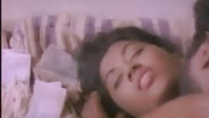 Gabadh joogto ah ayaa wiil ku qaaday naas dheer oo nin ah