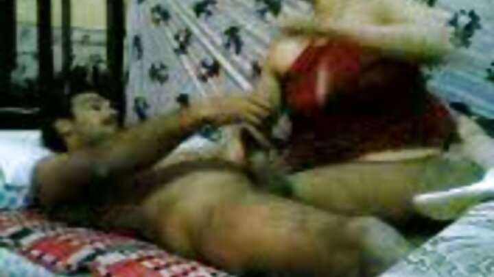 Naag Yukreeniyaan ah oo sawiran ayaa galmo la sameeya saaxiibkeed