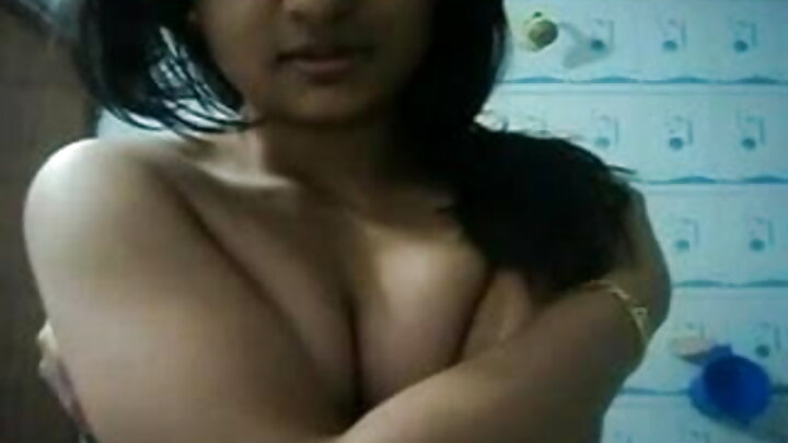 MILF Kat Marie ayaa si xun u sasabtay wiilkeeda soddogga ah.