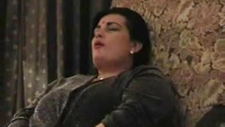 Gabar Ruush ah oo nin ku fuushan qiimo dhimis