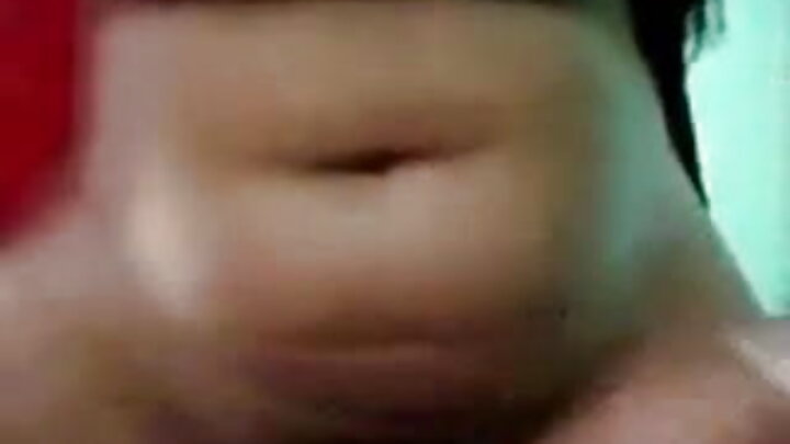 Gabdhaha Ruushka ayaa ku qanciya nin kulul Nin