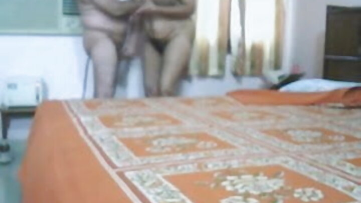 Ganacsade kulul oo wiil dhalinyaro ah ku qurxiyay bushimihiisa