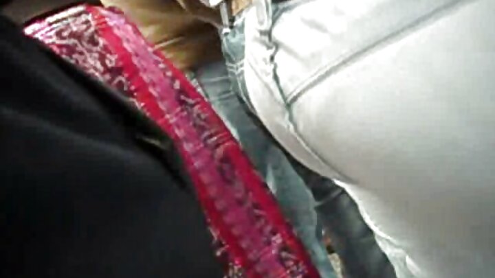 Blonde Shalina oo timo cad leh ayaa dishay laba nin