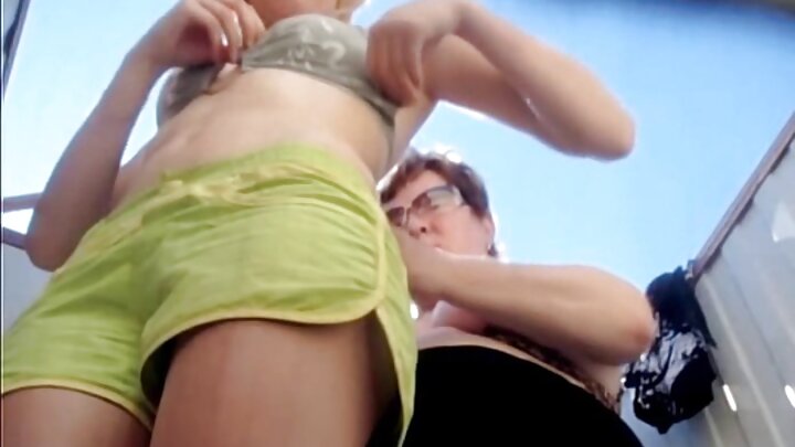 Gabdhaha macaan ee Vanessa iyo Mia waxay galmo la sameeyaan dumarka lesbian-ka