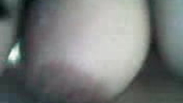 Nin ayaa si xun ugu galmooday timo cad oo soo jiidasho leh dhulka