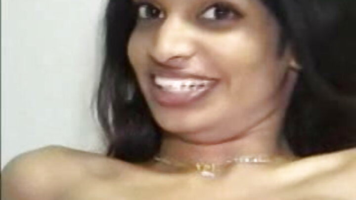 Nin madow oo dheer ayaa si xirfad leh u galmooday gabadh gaaban