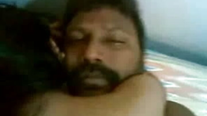 Gabadh madax cas leh Rae Lil Black ayaa nin xaasle ah si xun u qaniintay mulatto kulul