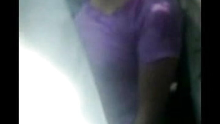 Bare sare oo arday ah oo arday ah oo ku galmooda siilka lugaha ka jabay