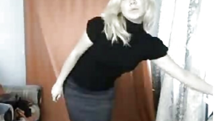 Nin madow ayaa qurux badan ku fuushanaya nin dheer ka dib duugis
