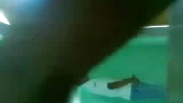 Dhakhaatiirtu waxay gabadh laba gus ku fuushanayaan musqusha