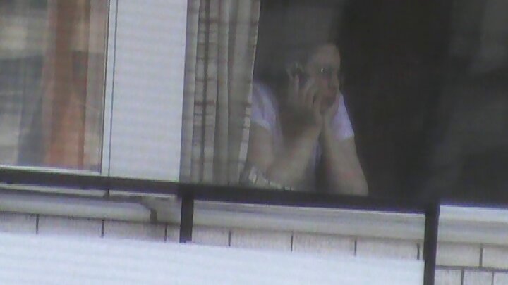 Haweeney Shiinees ah oo xiran sharabaadyo si xamaasad leh isugu xidhay gus