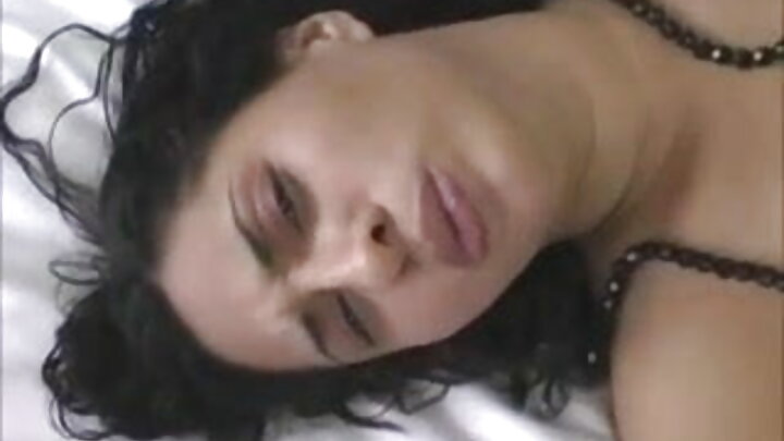 Blonde Dakota Lynn waxay raaxaysataa guska nin madow oo weyn