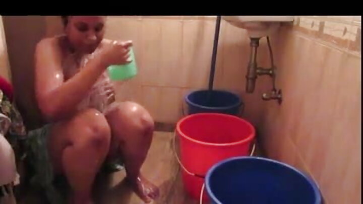 MILF Jennifer White waxay foolanaysaa nin khibrad leh