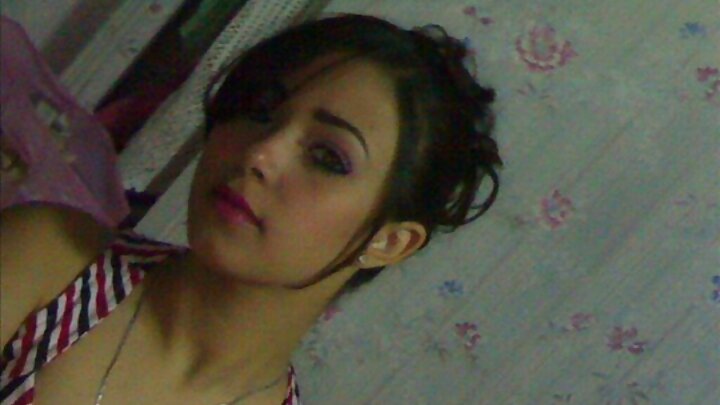 Sawir qaawan oo qoyska ah oo leh Ivy Rain qurux badan.